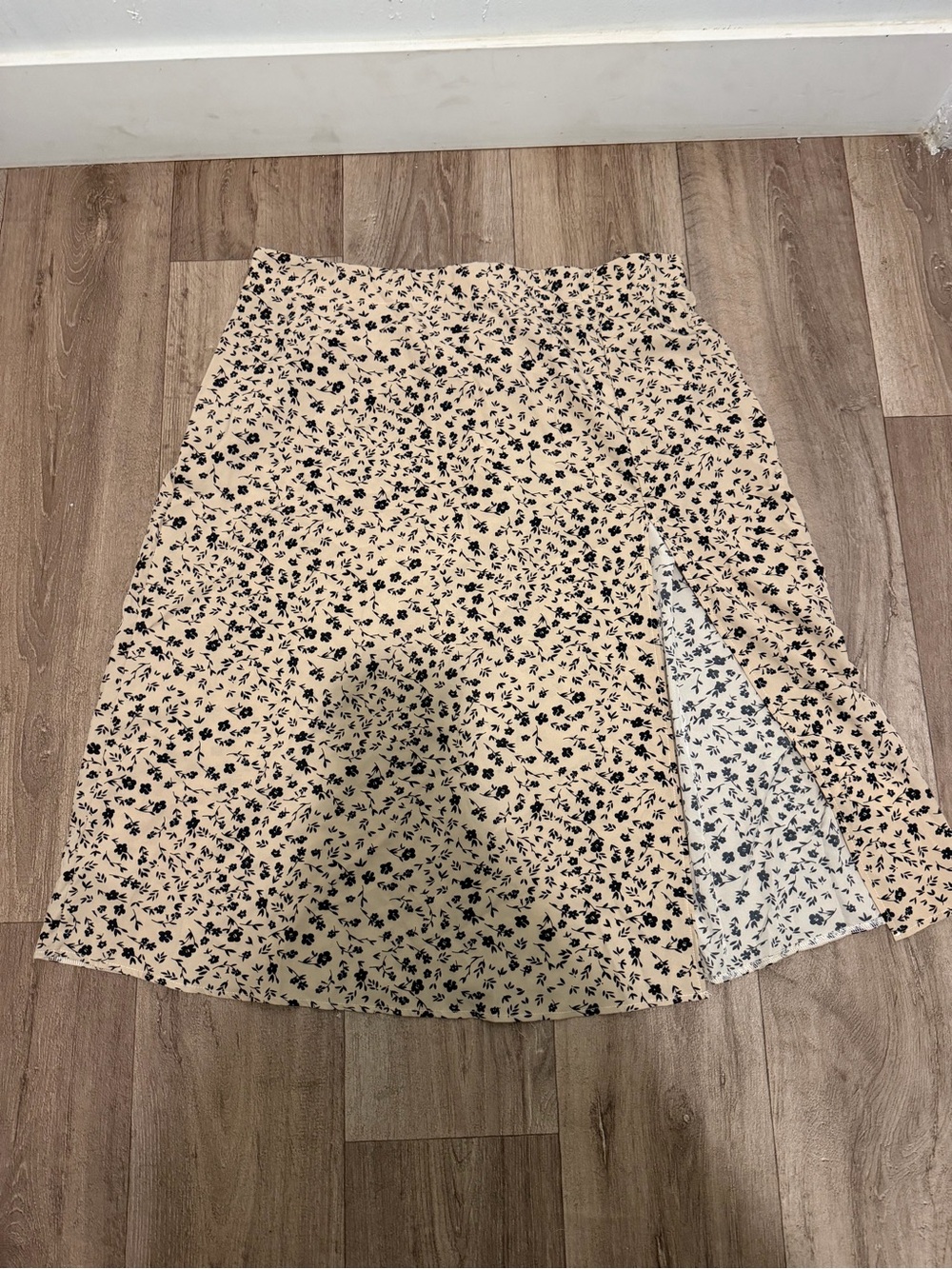 SHEIN Beige Floral A-Line Skirt with Side Slit